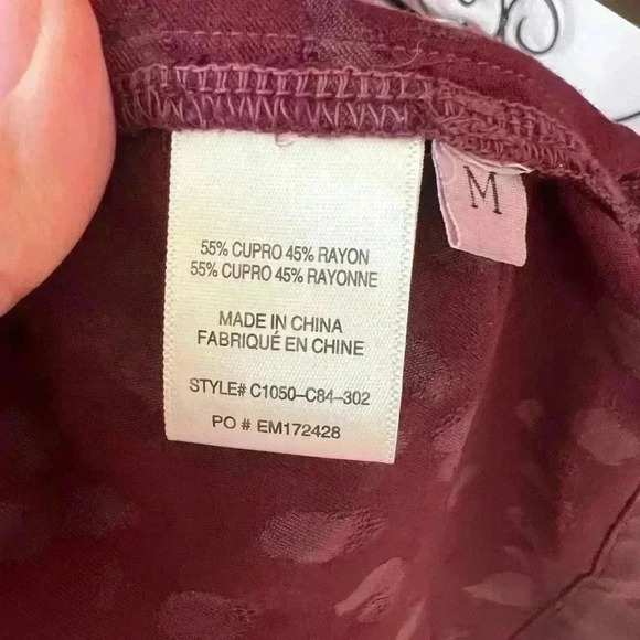 Cloth & Stone Women's Sz M Long Sleeve V Button Neck Maroon Leopard Blouse - Picture 4 of 4